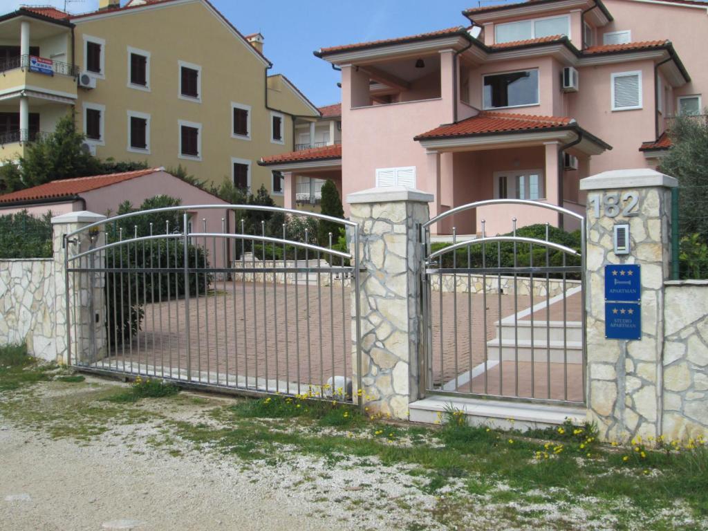 Apartments Villa Fernetich Premantura Exteriér fotografie
