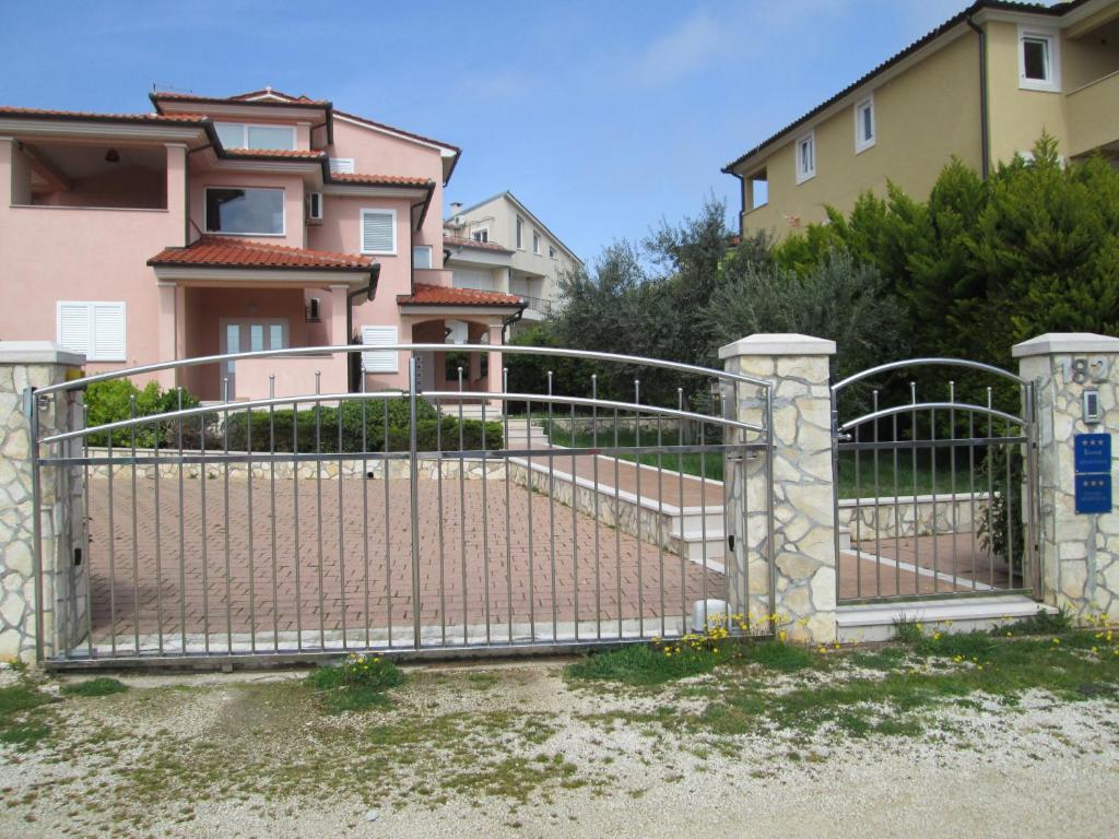 Apartments Villa Fernetich Premantura Exteriér fotografie