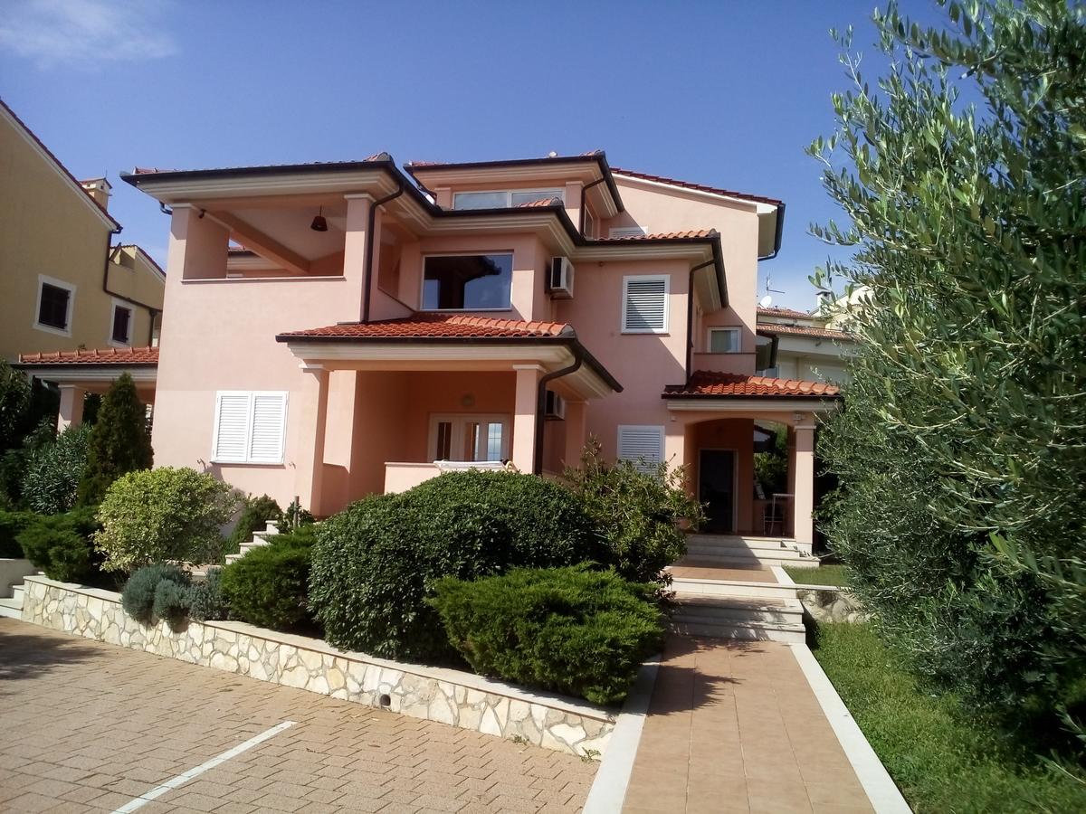 Apartments Villa Fernetich Premantura Exteriér fotografie
